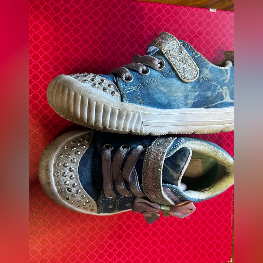 *used* twinkle toes toddler size 8’